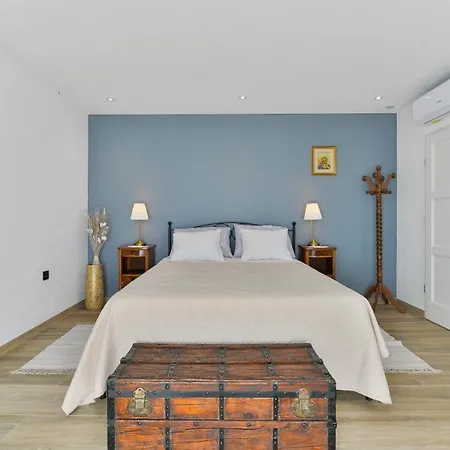 Modern Rustic Kate *