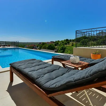 Villa Modern Rustic Kate