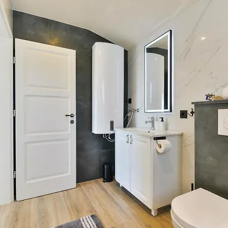 Modern Rustic Kate Benkovac