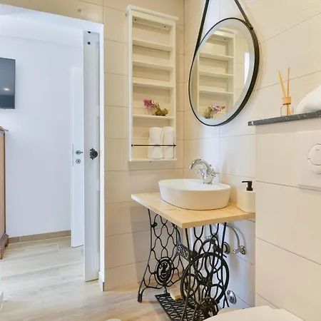 Modern Rustic Kate *