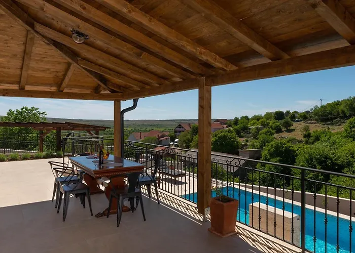 Villa Modern Rustic Kate Benkovac