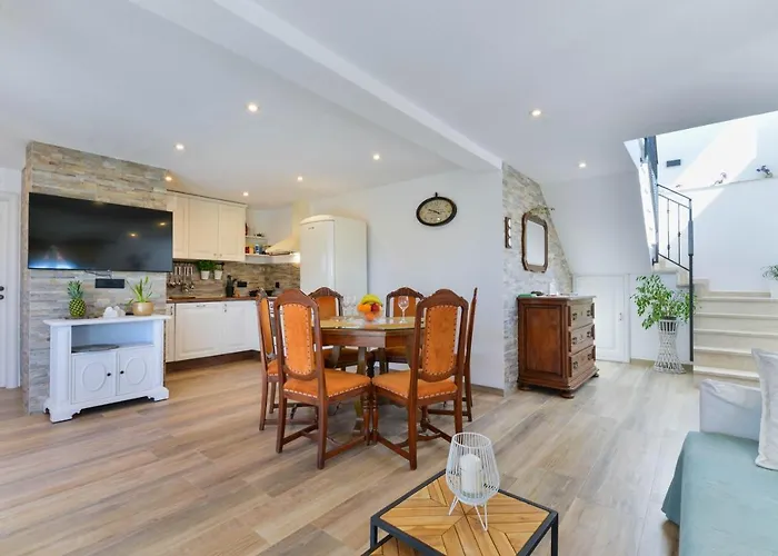 Villa Modern Rustic Kate