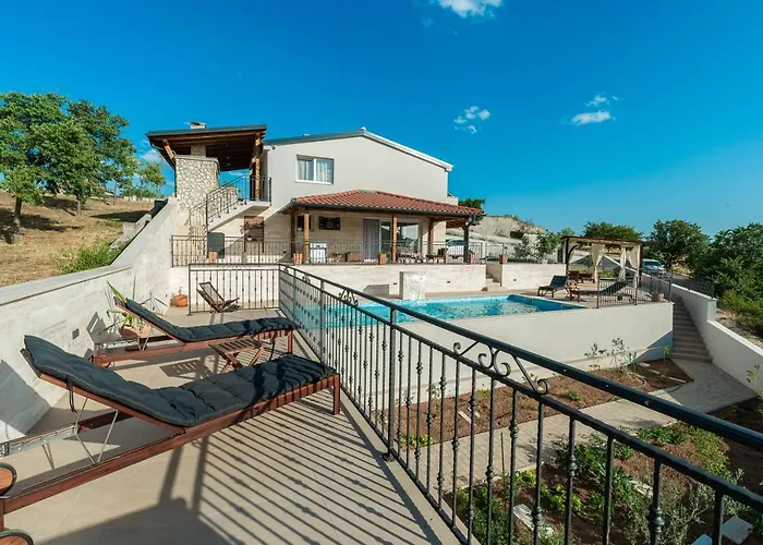 Modern Rustic Kate Benkovac