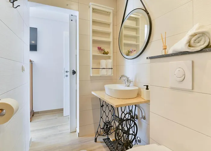 Modern Rustic Kate *