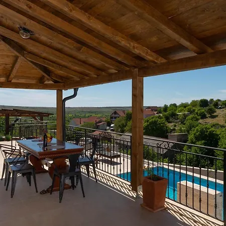 Villa Modern Rustic Kate Benkovac