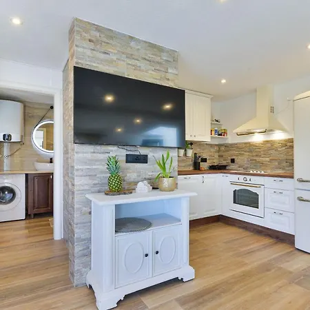 Villa Modern Rustic Kate *