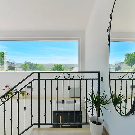 Modern Rustic Kate * Benkovac