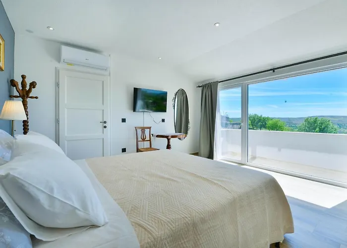 Modern Rustic Kate *