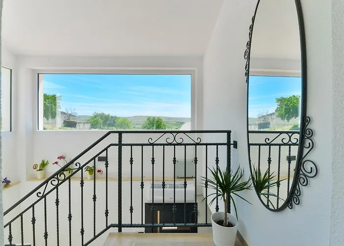 Modern Rustic Kate * Бенковац