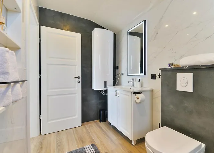 Modern Rustic Kate Бенковац